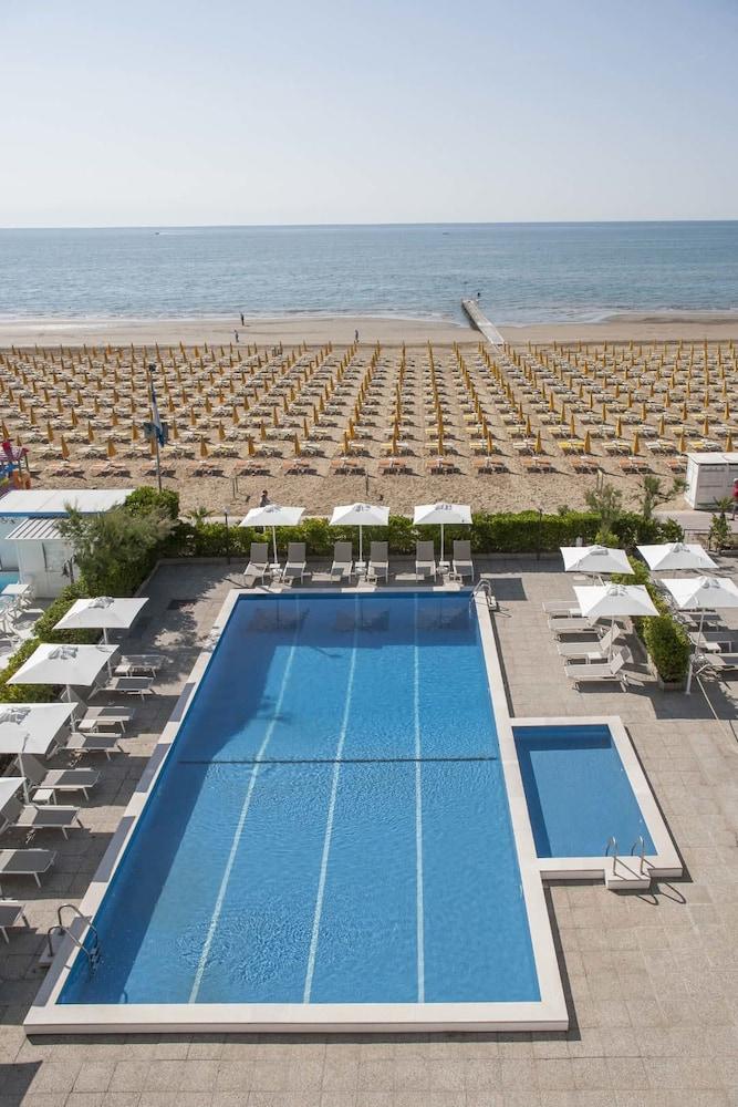 Hotel Imperial Palace Lido di Jesolo Exterior foto